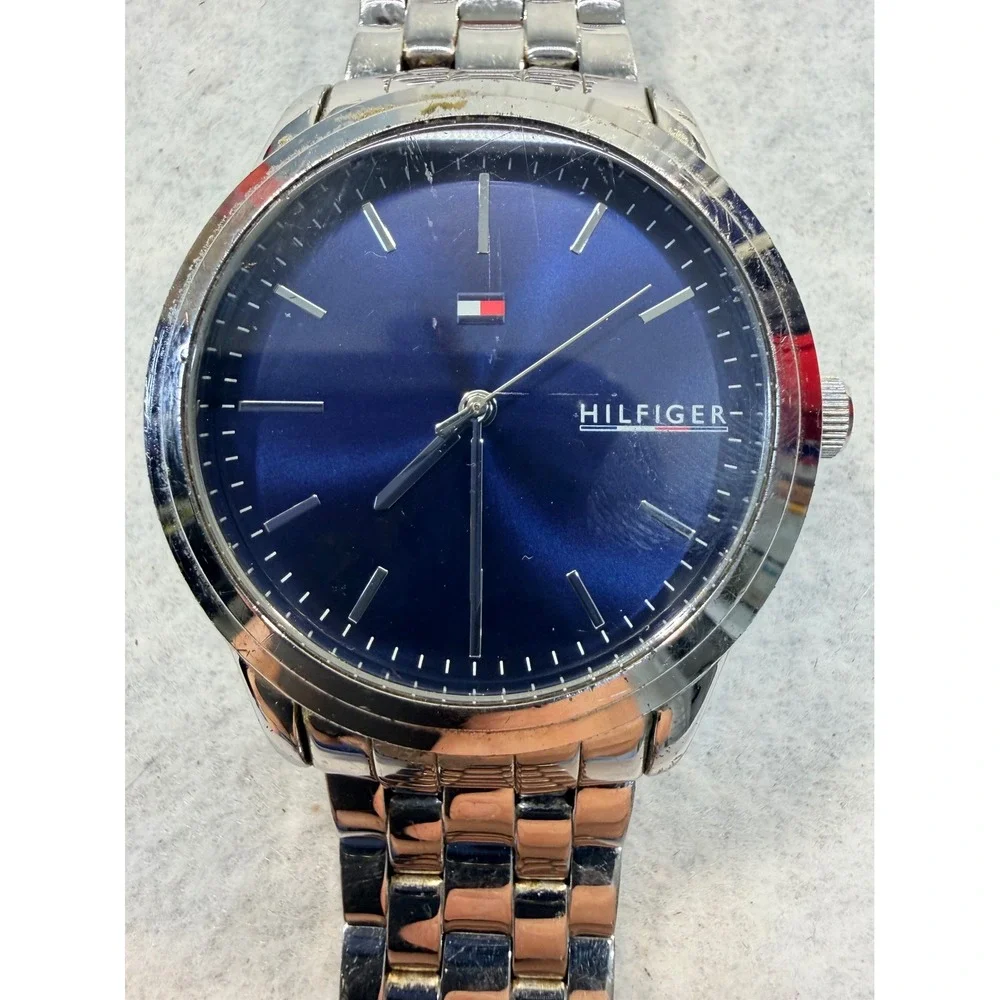 Tommy Hilfiger Mens Watch Blue Sunray Dial Silver Stainless Steel READ